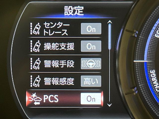 【プリクラッシュセーフティ】前方の車両等を検知し、衝突しそうな時は警報で注意を促し、ブレーキを踏む力をサポート。ブレーキを踏めなかった場合は衝突被害軽減ブレーキが作動、衝突回避をサポートします。