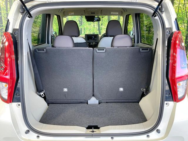 ���i�̂���������ʋ΁A���}���ɏ\���ȉ׎��X�y�[�X���m�ۂ��Ă���܂��B�Z�J���h�V�[�g��|���ƁA�傫�ȉו��̐ύڂ��\�ł���