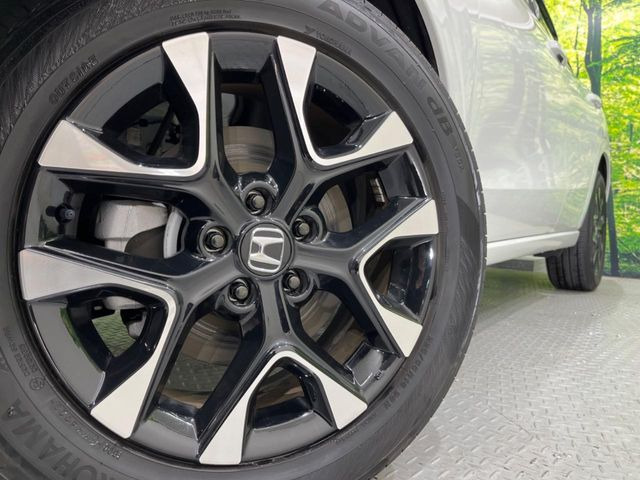 【純正アルミホイール】外観にマッチした純正アルミホイールを装着しております。各種社外アルミホイールや、スタッドレスタイヤも取扱いしております。是非ご相談ください♪