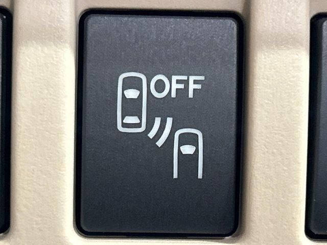 �y�����r�[�N���f�B�e�B�N�V�����z���s���A�h�A�~���[�̎��p�ɂȂ�₷���ӏ��Ɍ㑱�Ԃ��ڋ߂���ƃT�C�h�~���[�t�߂Ɍx����\���A�h���C�o�[�ɒ��ӊ��N�ƁA����̍ۂ̓n���h��������A�V�X�g�����܂��B