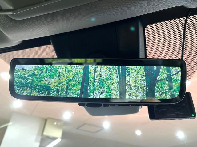 【デジタルインナーミラー】後席の大きな荷物や同乗者で後方が確認しづらい時でも安心!カメラが撮影した車両後方の映像をルームミラー内に表示。クリアな視界で状況の確認が可能です!