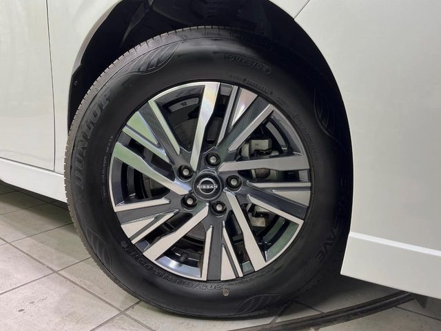 �y����16�C���`�A���~�z�C�[���z�O�ςɃ}�b�`���������A���~�z�C�[���𑕒����Ă���܂��B�e��ЊO�A���~�z�C�[����A�X�^�b�h���X�^�C�����戵�����Ă���܂��B���񂲑��k����������