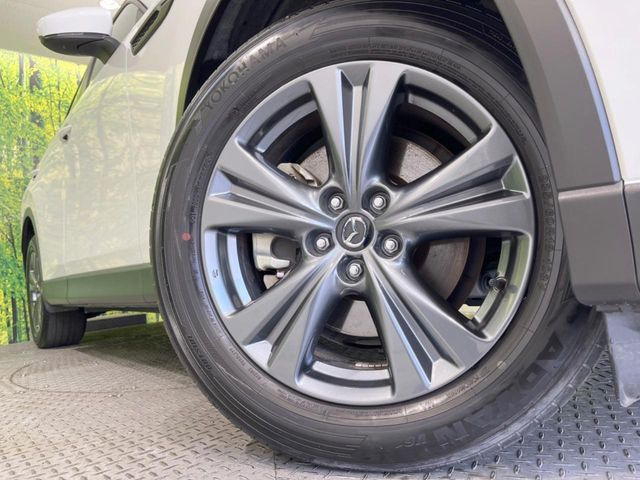 【純正18インチアルミホイール】外観にマッチした純正アルミホイールを装着しております。各種社外アルミホイールや、スタッドレスタイヤも取扱いしております。是非ご相談ください♪