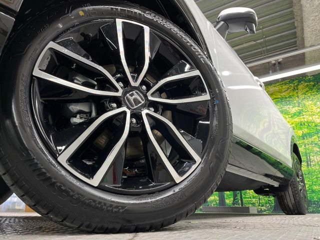 �y����18�C���`�A���~�z�C�[���z�O�ςɃ}�b�`���������A���~�z�C�[���𑕒����Ă���܂��B�e��ЊO�A���~�z�C�[����A�X�^�b�h���X�^�C�����戵�����Ă���܂��B���񂲑��k����������