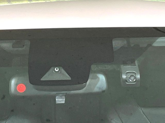 �y�g���^�Z�[�t�e�B�Z���X�z���s���ɑO���̎ԗ�����F�����A�Փ˂������Ȏ��͌x��ƃu���[�L�ŏՓˉ���Ɣ�Q�y�����A�V�X�g�B�����S�Ƀh���C�u�����y���݂��������܂��B