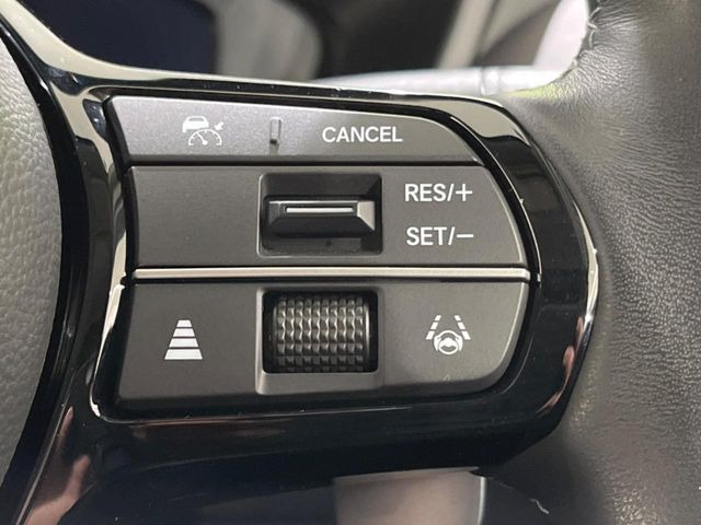 【アダプティブクルーズコントロール】高速道路での長距離走行が楽に!!自動で速度を保つクルーズコントロールが、衝突軽減システムと連携し、前方の車両を感知して車間を保つように速度調節してくれます!!