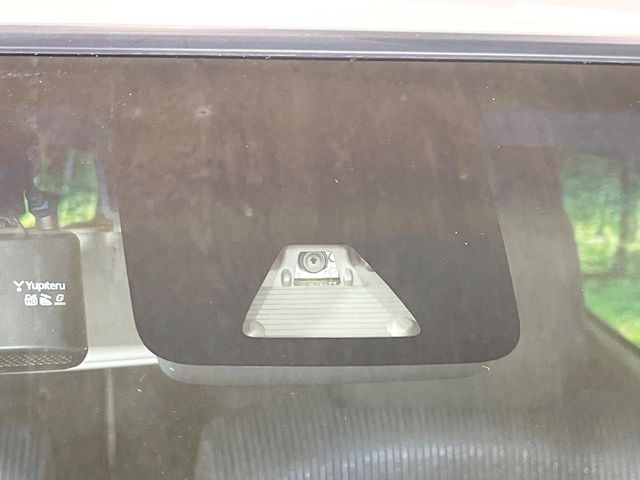 �y�X�}�[�g�A�V�X�g�z���s���ɑO���̎ԗ�����F�����A�Փ˂������Ȏ��͌x��ƃu���[�L�ŏՓˉ���Ɣ�Q�y�����A�V�X�g�B�����S�Ƀh���C�u�����y���݂��������܂��B