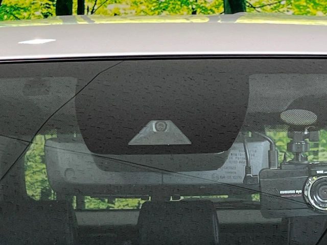 �y�g���^�Z�[�t�e�B�Z���X�z���s���ɑO���̎ԗ�����F�����A�Փ˂������Ȏ��͌x��ƃu���[�L�ŏՓˉ���Ɣ�Q�y�����A�V�X�g�B�����S�Ƀh���C�u�����y���݂��������܂��B