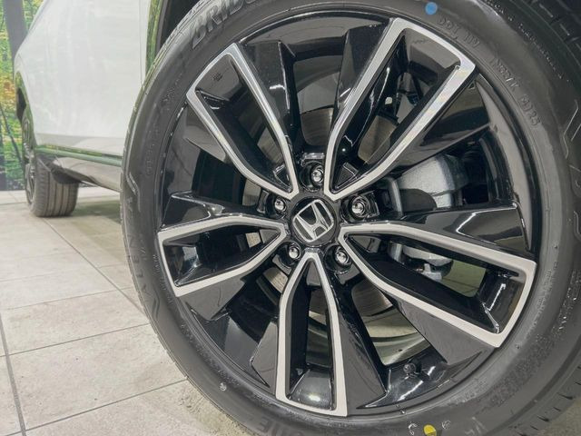 �y����18�C���`�A���~�z�C�[���z�O�ςɃ}�b�`���������A���~�z�C�[���𑕒����Ă���܂��B�e��ЊO�A���~�z�C�[����A�X�^�b�h���X�^�C�����戵�����Ă���܂��B���񂲑��k����������