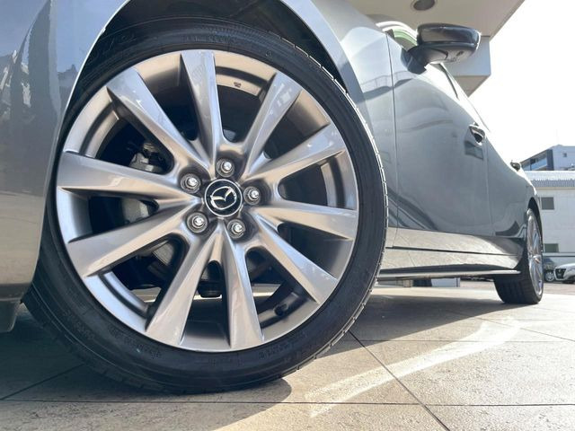 �y����18�C���`�A���~�z�C�[���z�O�ςɃ}�b�`���������A���~�z�C�[���𑕒����Ă���܂��B�e��ЊO�A���~�z�C�[����A�X�^�b�h���X�^�C�����戵�����Ă���܂��B���񂲑��k����������