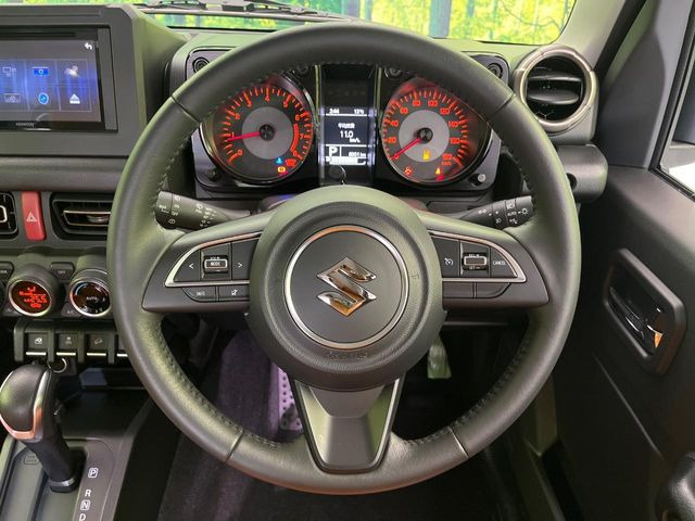 �y�����v�����X�e�A�����O�z�㎿�Ȋv���g�p���邱�ƂŁA��ɂ����������݂ƂĂ��^�]���₷���n���h���ł���