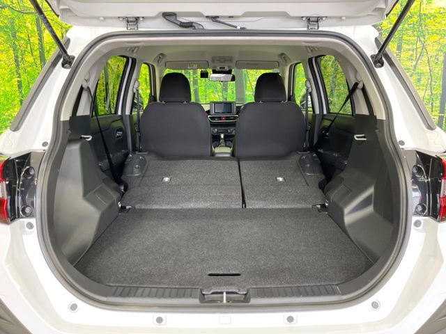 ���i�̂���������ʋ΁A���}���ɏ\���ȉ׎��X�y�[�X���m�ۂ��Ă���܂��B�Z�J���h�V�[�g��|���ƁA�傫�ȉו��̐ύڂ��\�ł���