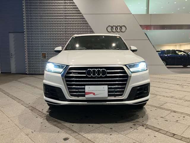 Q755 TFSI クワトロ Sラインパッケージ 4WD