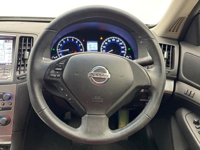 �y�����v�����X�e�A�����O�z�㎿�Ȋv���g�p���邱�ƂŁA��ɂ����������݂ƂĂ��^�]���₷���n���h���ł���