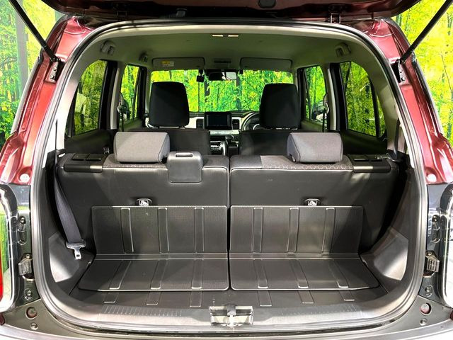 ���i�̂���������ʋ΁A���}���ɏ\���ȉ׎��X�y�[�X���m�ۂ��Ă���܂��B�Z�J���h�V�[�g��|���ƁA�傫�ȉו��̐ύڂ��\�ł���