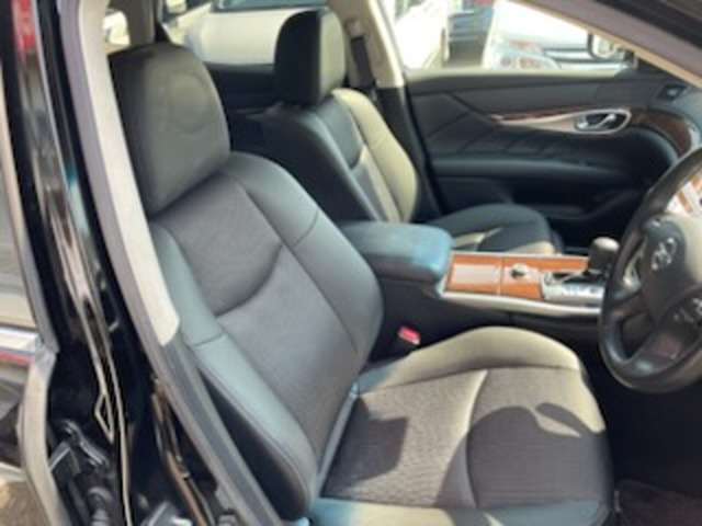 フーガ3.7 370GT FOUR 4WD