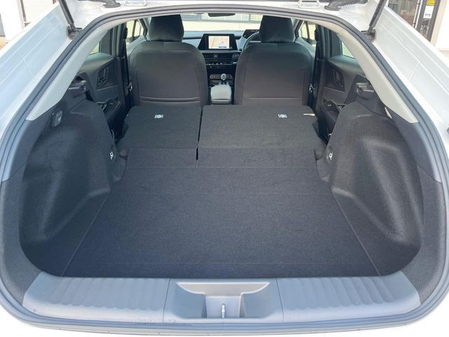 ���i�̂���������ʋ΁A���}���ɏ\���ȉ׎��X�y�[�X���m�ۂ��Ă���܂��B�Z�J���h�V�[�g��|���ƁA�傫�ȉו��̐ύڂ��\�ł���