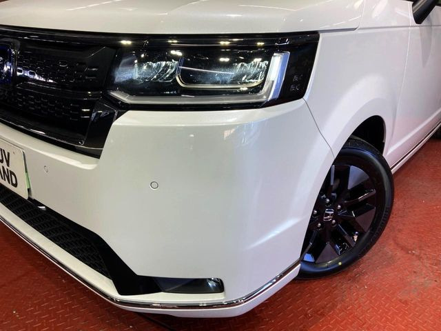 �yLED�w�b�h���C�g�z���V����ԑ��s�����ǍD�Ȏ��E���m�ۂ����S���ĉ^�]�ł��鍂�P�xLED�w�b�h���C�g�𑕔�!�_�����x�������A����d�͂��}�����Ă��܂��B