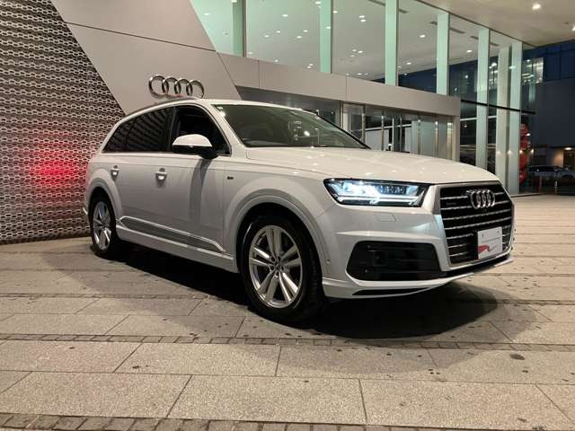 Q755 TFSI クワトロ Sラインパッケージ 4WD
