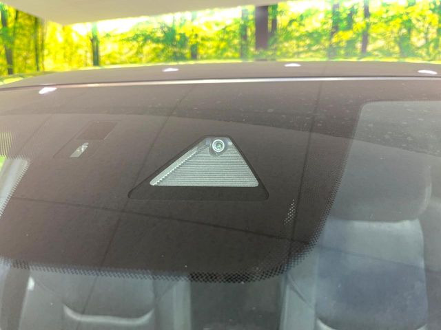 �y�X�}�[�g�u���[�L�T�|�[�g�z���s���ɑO���̎ԗ�����F�����A�Փ˂������Ȏ��͌x��ƃu���[�L�ŏՓˉ���Ɣ�Q�y�����A�V�X�g�B�����S�Ƀh���C�u�����y���݂��������܂��B