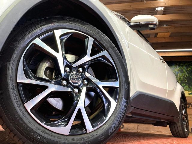 �y����18�C���`�A���~�z�C�[���z�O�ςɃ}�b�`���������A���~�z�C�[���𑕒����Ă���܂��B�e��ЊO�A���~�z�C�[����A�X�^�b�h���X�^�C�����戵�����Ă���܂��B���񂲑��k����������