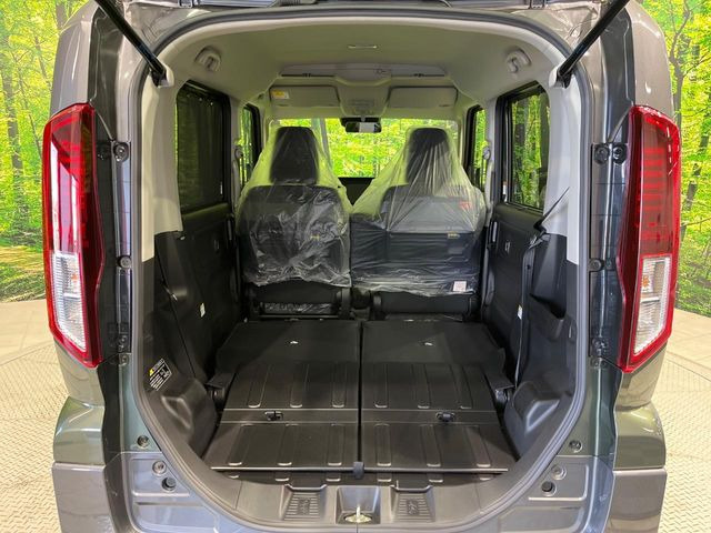 ���i�̂���������ʋ΁A���}���ɏ\���ȉ׎��X�y�[�X���m�ۂ��Ă���܂��B�Z�J���h�V�[�g��|���ƁA�傫�ȉו��̐ύڂ��\�ł���