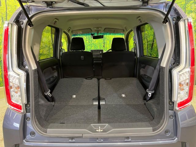 後席を格納すると、これだけの広さが!シーンに合わせたシートアレンジで、大きな荷物も積むことが出来ます♪