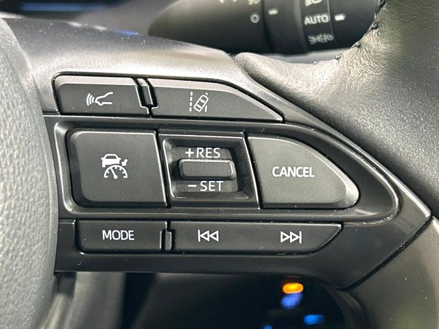 【レーダークルーズコントロール】高速道路での長距離走行が楽に!!自動で速度を保つクルーズコントロールが、衝突軽減システムと連携し、前方の車両を感知して車間を保つように速度調節してくれます!!