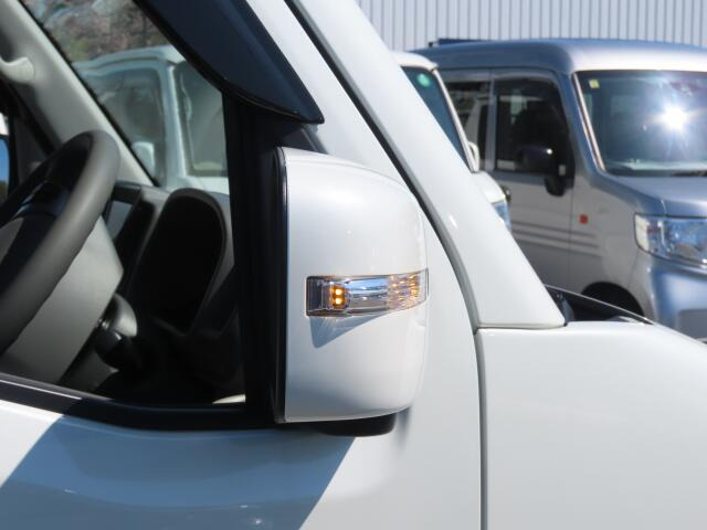 �E�B���J�[�~���[���t���Ă܂�