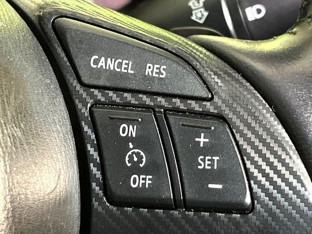 �y�N���[�Y�R���g���[���z�������H�����N���N���s�B�A�N�Z���𗣂��Ă���葬�x�ő��s���ł��A�������^�]���̕��S���y��!�����E�������ȒP�ȃX�C�b�`����Œ����ł��܂��B