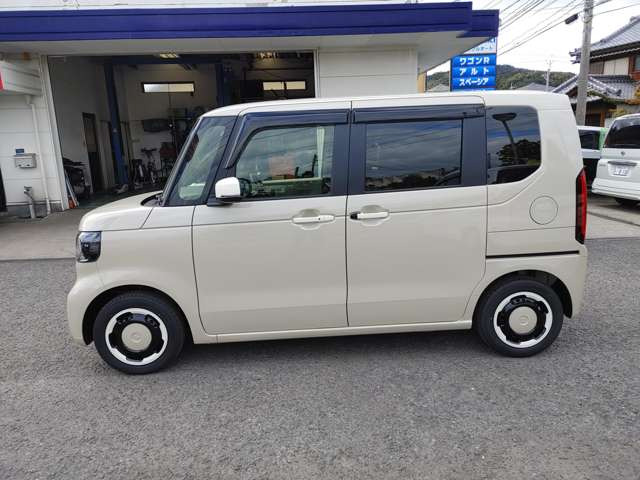 N-BOXファッションスタイル モノトーン