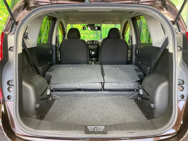 ���i�̂���������ʋ΁A���}���ɏ\���ȉ׎��X�y�[�X���m�ۂ��Ă���܂��B�Z�J���h�V�[�g��|���ƁA�傫�ȉו��̐ύڂ��\�ł���