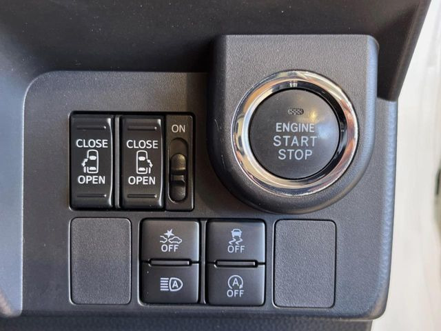 【両側パワースライドドア】スマートキーや運転席のスイッチで後席両側スライドドアの開閉が可能♪電動だから力を入れてドアを開ける必要が無く、小さなお子様でも簡単に開け閉めでき快適です♪