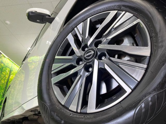 �y����16�C���`�A���~�z�C�[���z�O�ςɃ}�b�`���������A���~�z�C�[���𑕒����Ă���܂��B�e��ЊO�A���~�z�C�[����A�X�^�b�h���X�^�C�����戵�����Ă���܂��B���񂲑��k����������