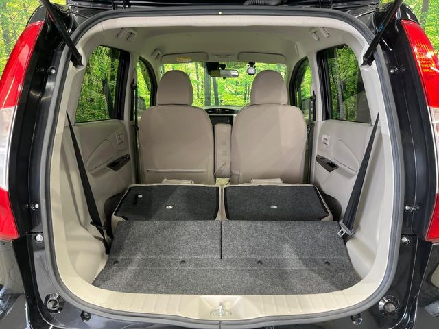 ���i�̂���������ʋ΁A���}���ɏ\���ȉ׎��X�y�[�X���m�ۂ��Ă���܂��B�Z�J���h�V�[�g��|���ƁA�傫�ȉו��̐ύڂ��\�ł���