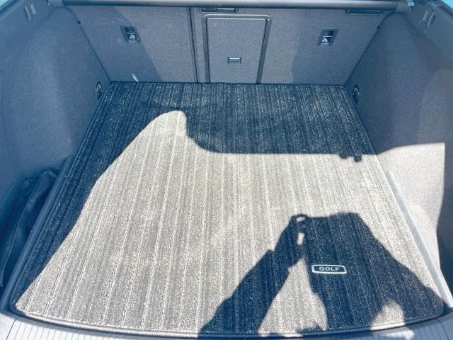 ●トランクルーム:趣味が広がる収容スペース!これだけの広さがあればお買い物やレジャーなどにも最適です!使用感も少なくきれいな状態を維持しております。