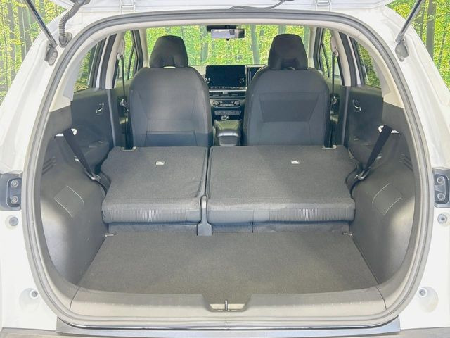 ���i�̂���������ʋ΁A���}���ɏ\���ȉ׎��X�y�[�X���m�ۂ��Ă���܂��B�Z�J���h�V�[�g��|���ƁA�傫�ȉו��̐ύڂ��\�ł���