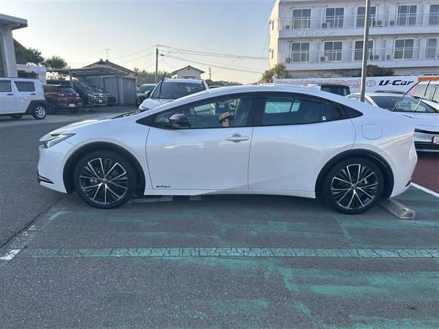 プリウス2.0 G E-Four 4WD