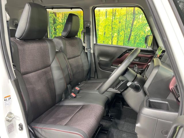 運転席シート廻りは使用感も少なく、良好な状態となっています。前オーナー様が丁寧に使っていたことがよくわかりますね。