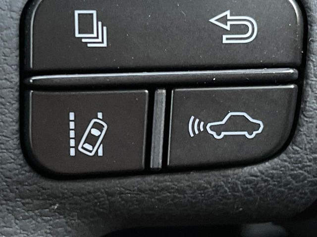 �y�g���^�Z�[�t�e�B�Z���X�z���s���ɑO���̎ԗ�����F�����A�Փ˂������Ȏ��͌x��ƃu���[�L�ŏՓˉ���Ɣ�Q�y�����A�V�X�g�B�����S�Ƀh���C�u�����y���݂��������܂��B