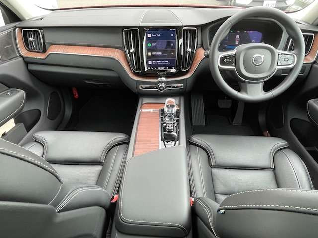 XC60リチャージ アルティメット T6 AWD PHEV 4WD