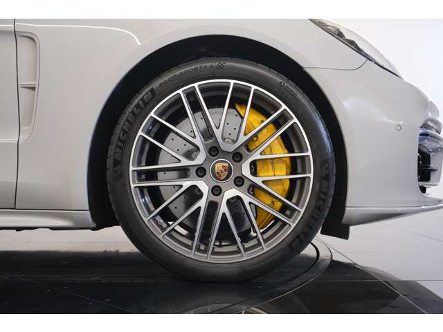 PCCB����������A����g������X�|�[�c���s�܂ő��ʂɂ��g�������܂��B