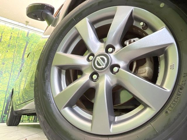 【純正15インチアルミホイール】外観にマッチした純正アルミホイールを装着しております。各種社外アルミホイールや、スタッドレスタイヤも取扱いしております。是非ご相談ください♪
