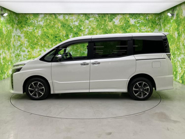 ヴォクシー2.0 ZS 煌II 4WD
