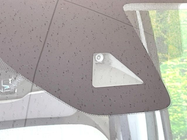 �y�C���e���W�F���g�G�}�[�W�F���V�[�u���[�L�z�t�����g�J�����őO���̎ԗ�����s�҂����m�B�Փ˂������Ȏ��͏Փ˔�Q�y���u���[�L���쓮�A�Փˉ�����T�|�[�g�B�����S�Ƀh���C�u�����y���݂��������܂��B