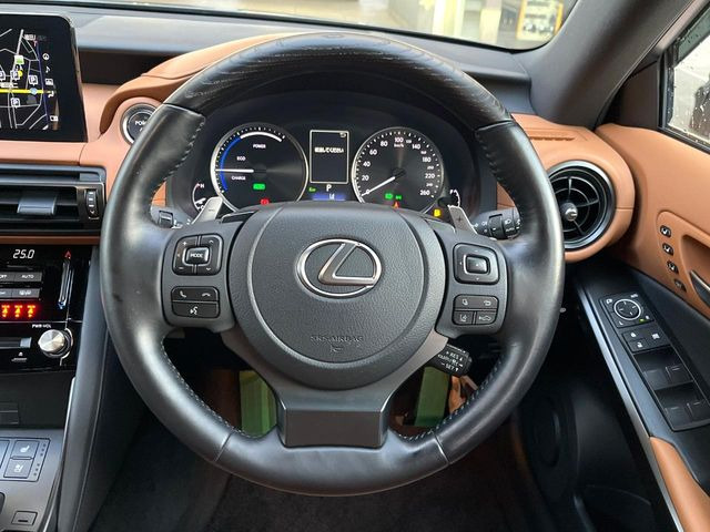 �y�����v�����X�e�A�����O�z�㎿�Ȋv���g�p���邱�ƂŁA��ɂ����������݂ƂĂ��^�]���₷���n���h���ł���