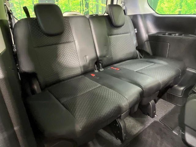 3列目シートはもちろん状態良好☆大人でもゆったりと座って頂けますので、大人数でのお出かけもラクラクです♪ご家族で、気の知れた仲間で、ドライブに行くのが楽しみですね♪
