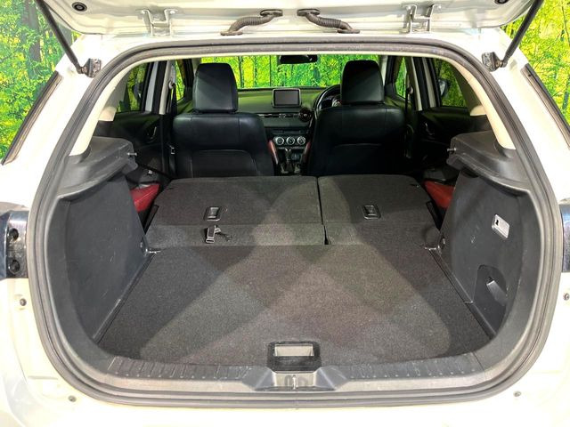 ���i�̂���������ʋ΁A���}���ɏ\���ȉ׎��X�y�[�X���m�ۂ��Ă���܂��B�Z�J���h�V�[�g��|���ƁA�傫�ȉו��̐ύڂ��\�ł���