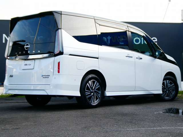 セレナ1.4 e-4ORCE ハイウェイスターV 4WD