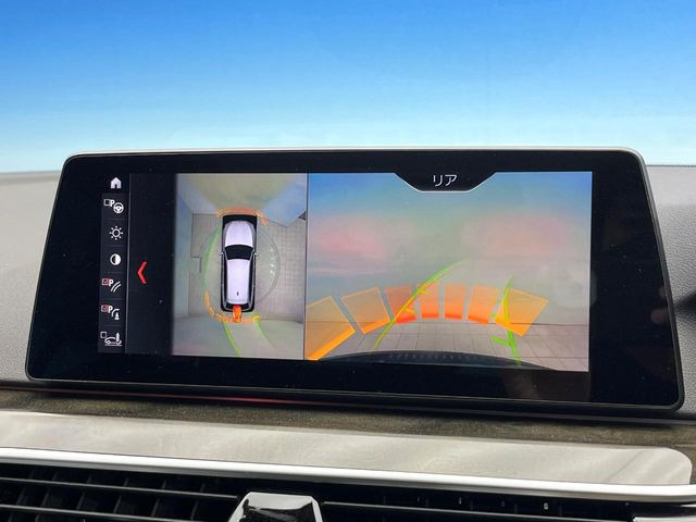 ���p�m���~�b�N�r���[���j�^�[:��p�̃J�����ɂ��A�ォ�猩���낵���悤�Ȏ��_��360�x�N���}�̎��͂��m�F���邱�Ƃ��ł��܂������p�������m�F���₷���A�����ꏊ�ł̐؂�Ԃ��⒓�Ԃ��X���[�Y�ɍs���܂��B